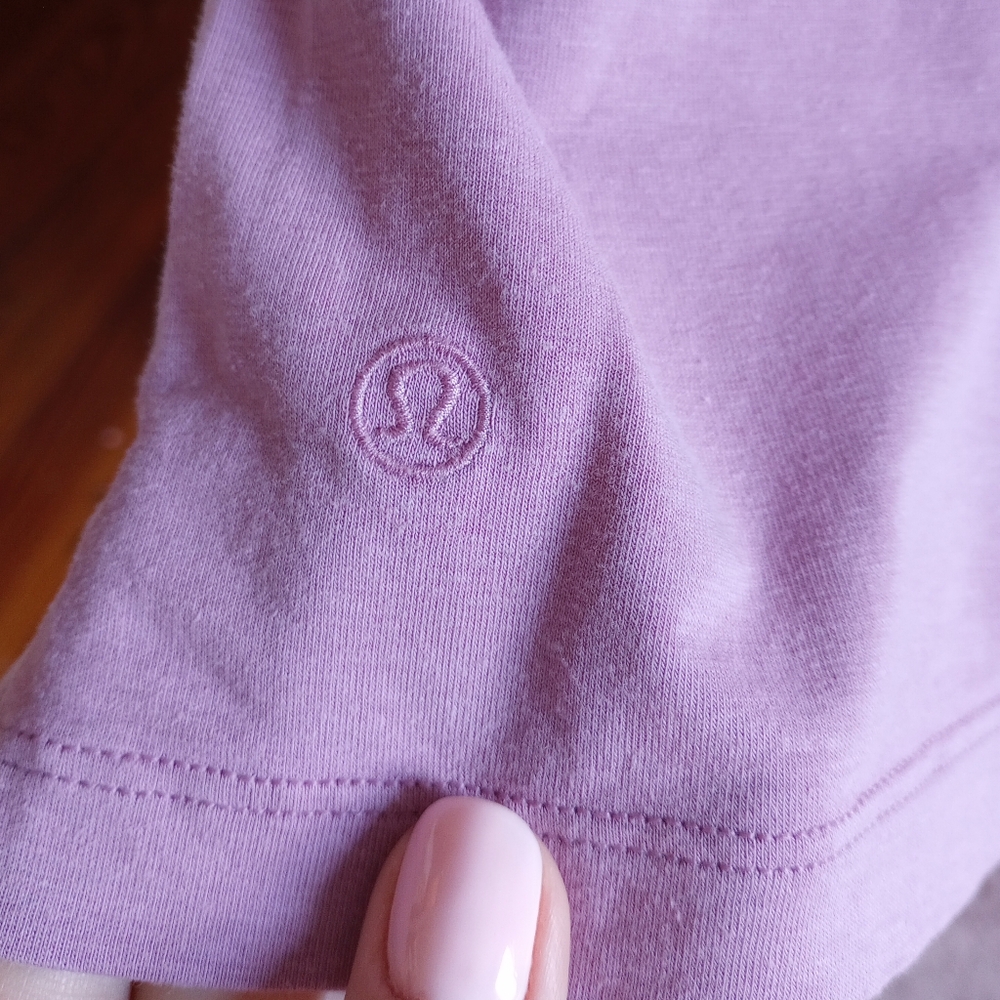 Lululemon tshirt